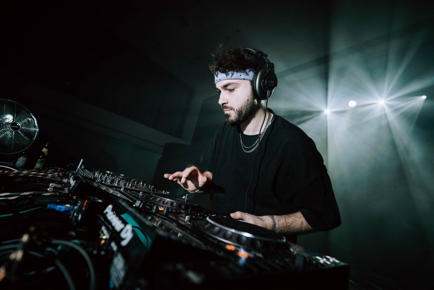 2025-01-04_c-marcel-ditrich_frozen-frequencies_097